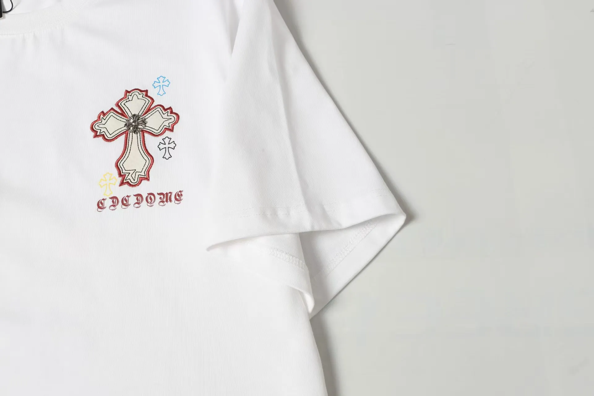 P180 Chrome Hearts* Chrome Hearts are made of 320g double yarn fabric, 1*1 Solona rib, imported digital front and rear white ink direct injection + laser embroidery, hand-nailed hardware accessories, loose version, same style for men and women. Color: Black White Size: XS S M L